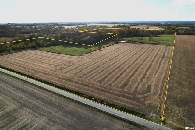 $351,000 | 1380 E Road, Kane, IL 62054