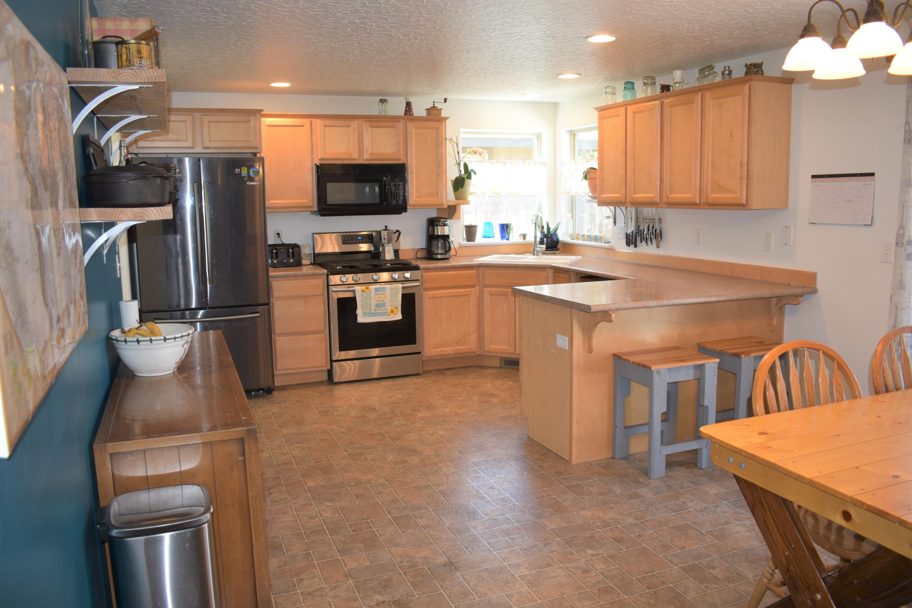 16464 Riley Drive La Pine, OR 97739 - Photo 13 of 43 16464 Riley Kitchen