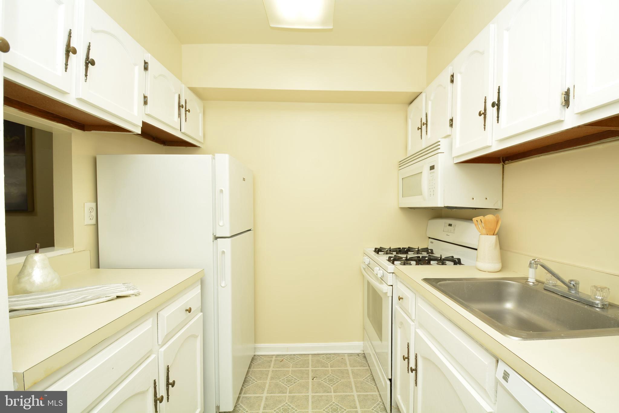 5920 Cove Landing Road, Unit 302 Burke, VA 22015 - Photo 15 of 45 Kitchen