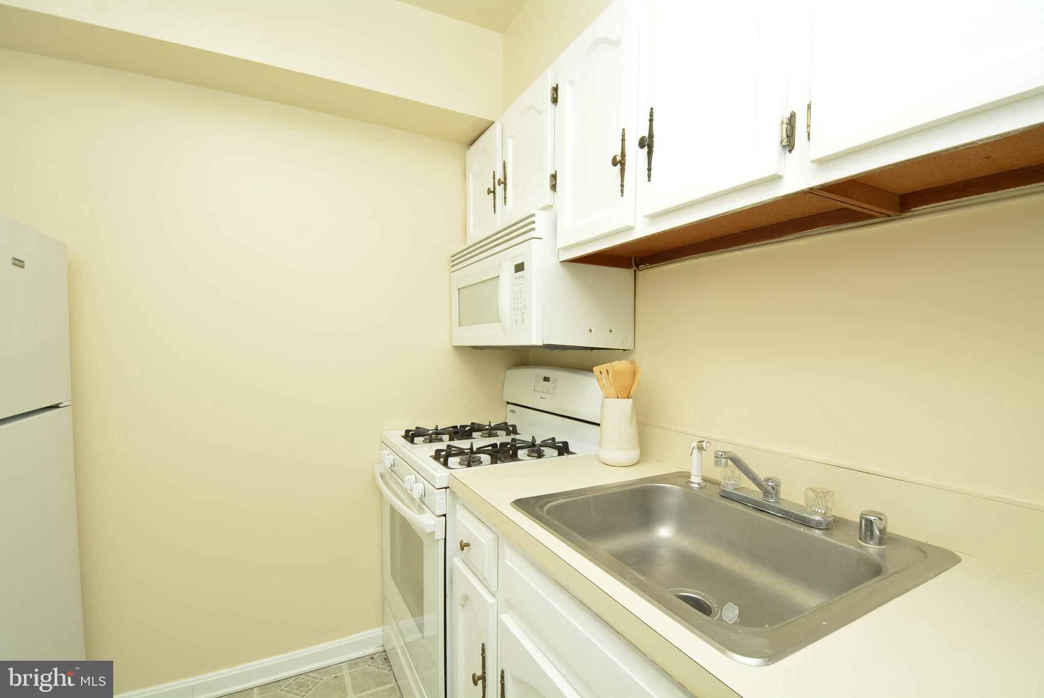 5920 Cove Landing Road, Unit 302 Burke, VA 22015 - Photo 17 of 45 Kitchen