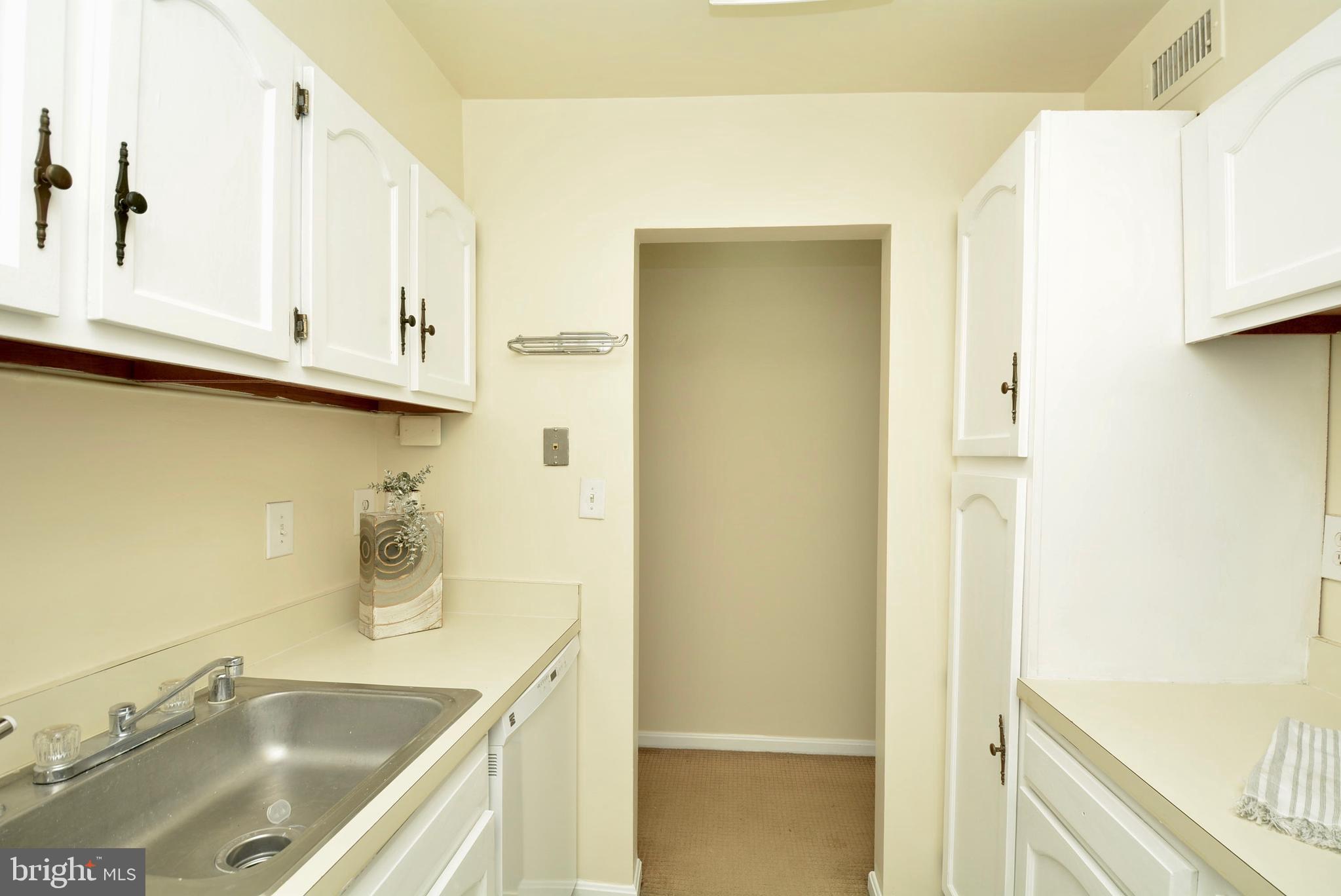 5920 Cove Landing Road, Unit 302 Burke, VA 22015 - Photo 19 of 45 Kitchen