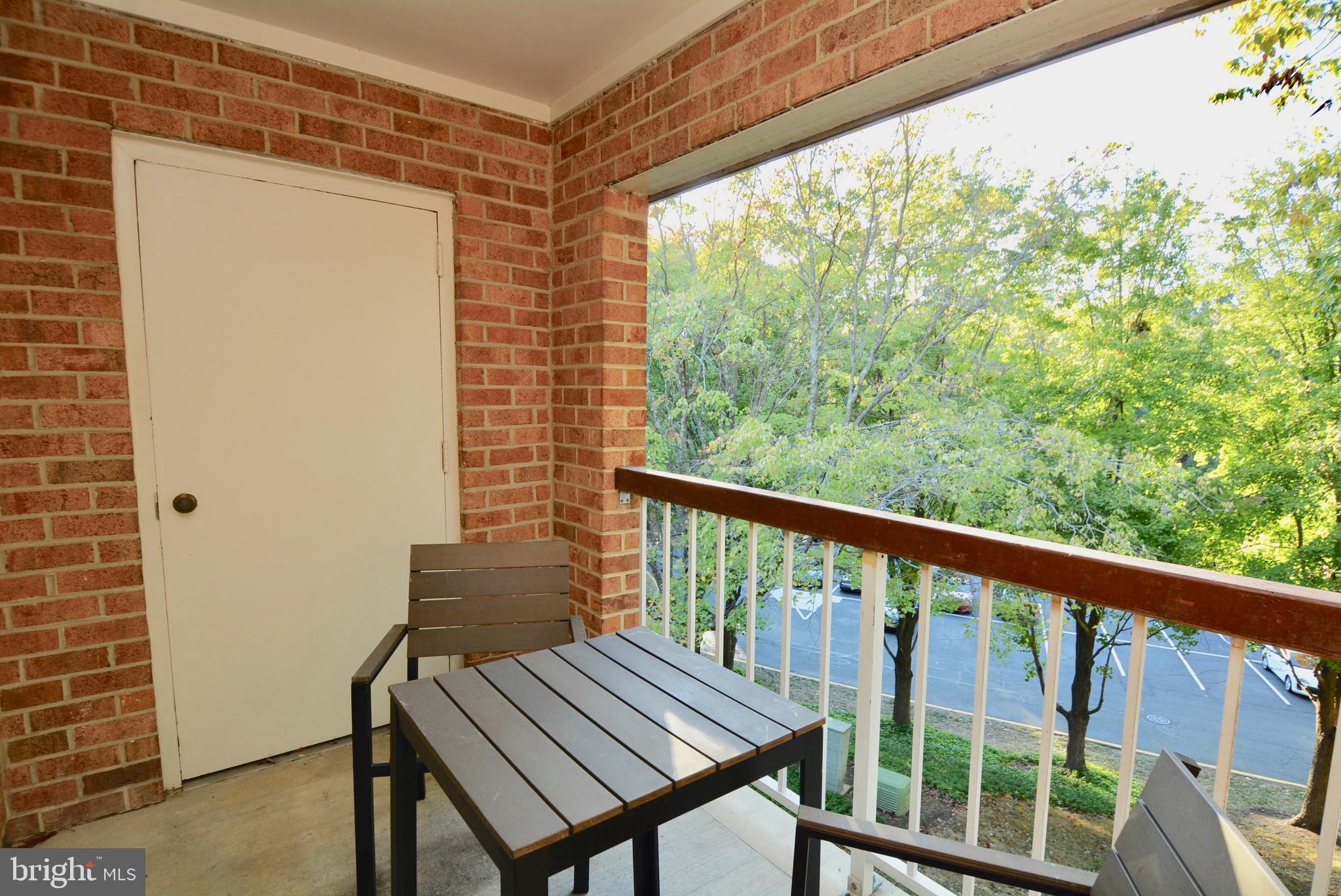 5920 Cove Landing Road, Unit 302 Burke, VA 22015 - Photo 35 of 45 Balkony
