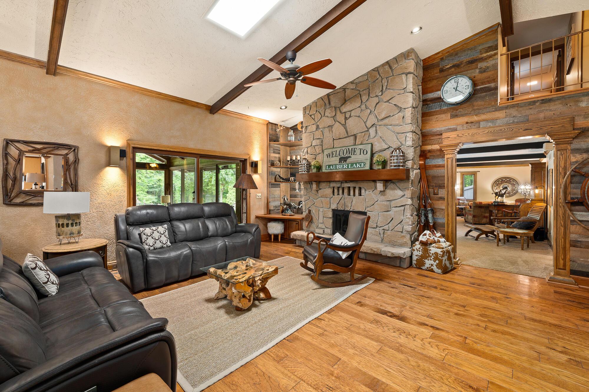 583 Wiles Road Mansfield, OH 44903 - Photo 6 of 39 int-liv-1