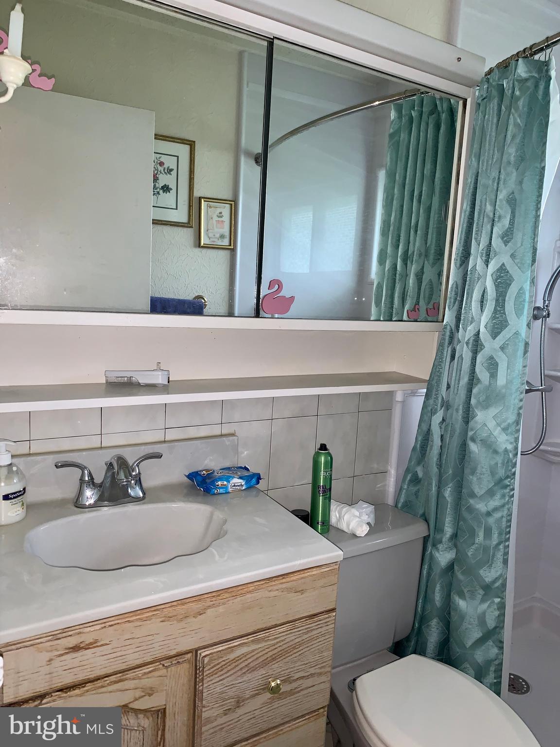 52 Queen Lily Road Levittown, PA 19057 - Photo 16 of 42 1st floor bath