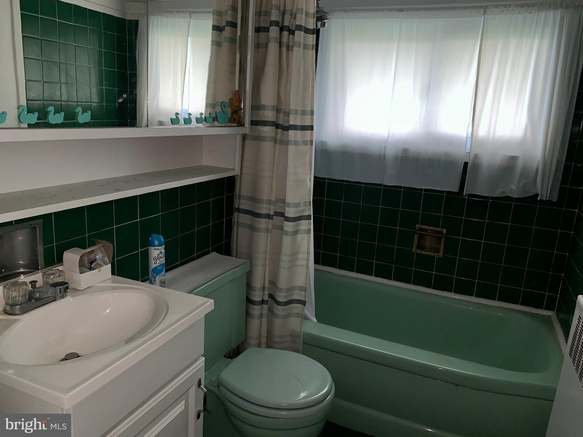52 Queen Lily Road Levittown, PA 19057 - Photo 28 of 42 top floor bathroom