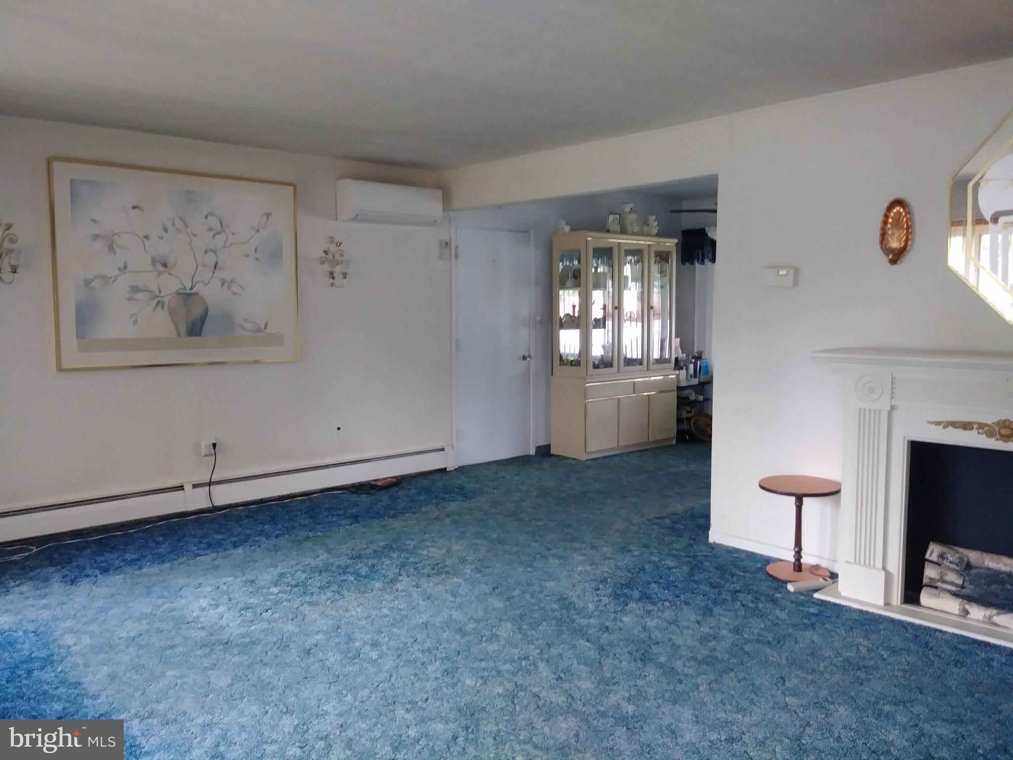 52 Queen Lily Road Levittown, PA 19057 - Photo 7 of 42 Living Room