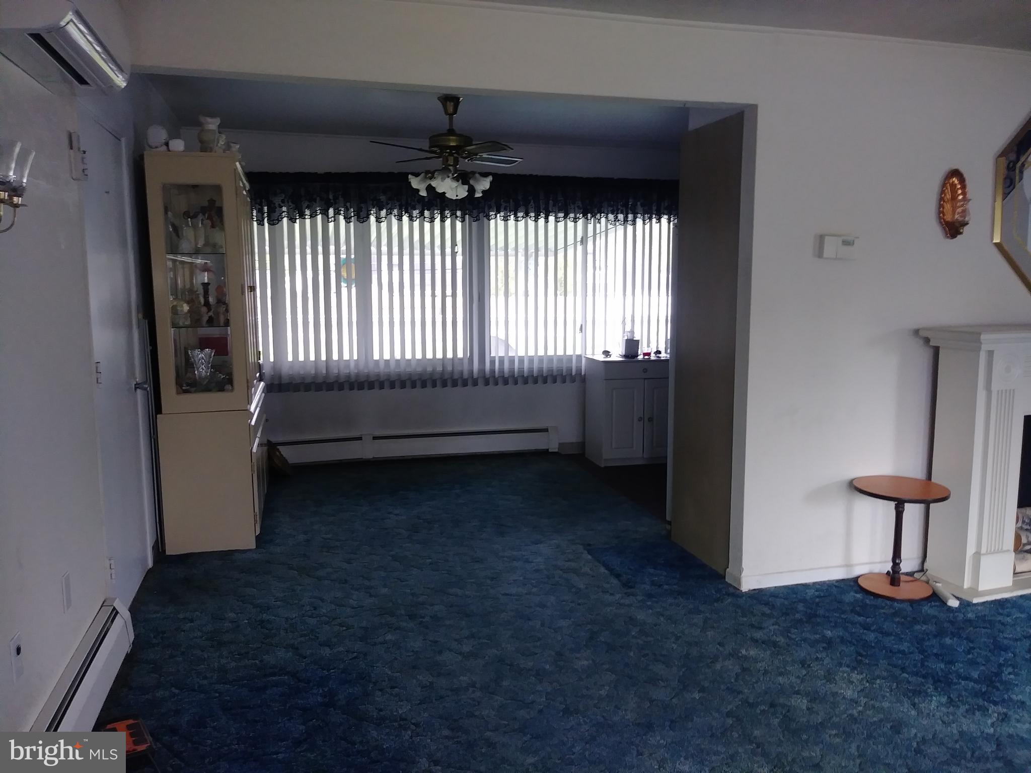 52 Queen Lily Road Levittown, PA 19057 - Photo 8 of 42 Living Room/Dining room