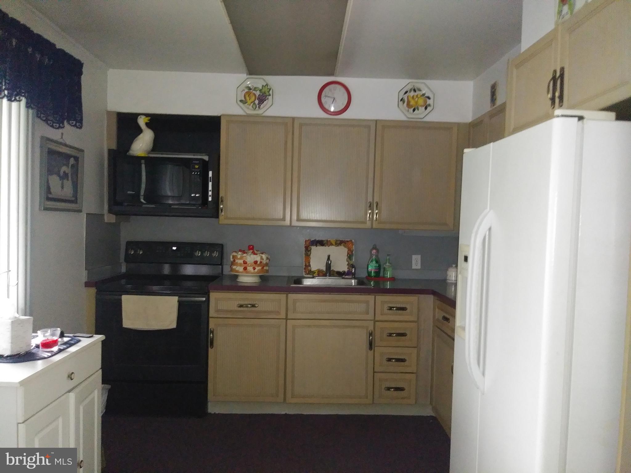 52 Queen Lily Road Levittown, PA 19057 - Photo 10 of 42 Kitchen