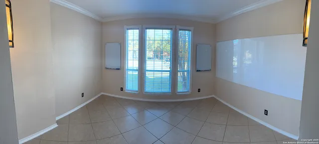 a view of an entryway with a livingroom