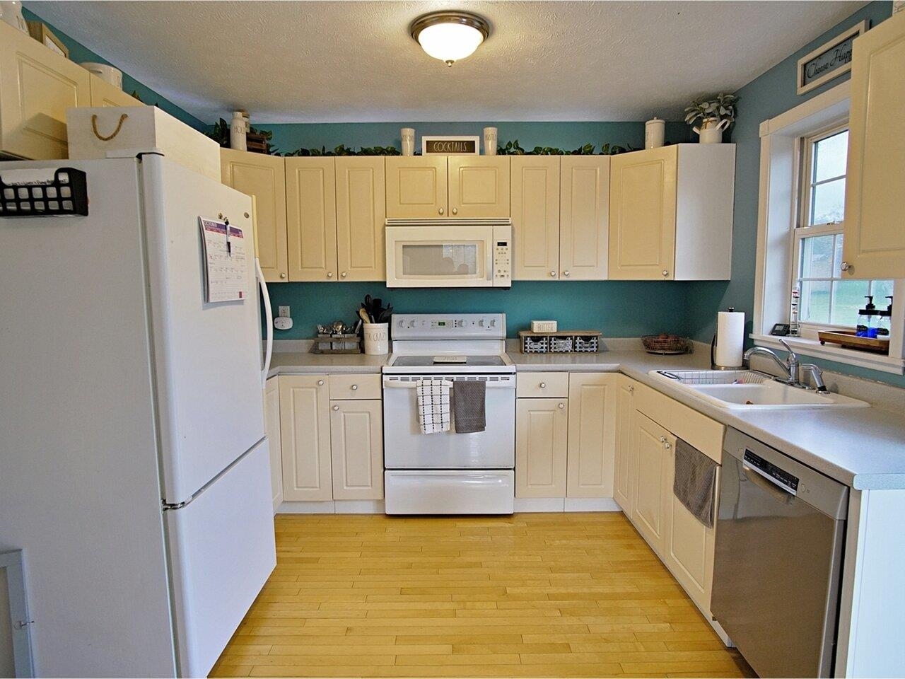 18 Glen Ridge Lane Swanton, VT 05478 - Photo 5 of 37