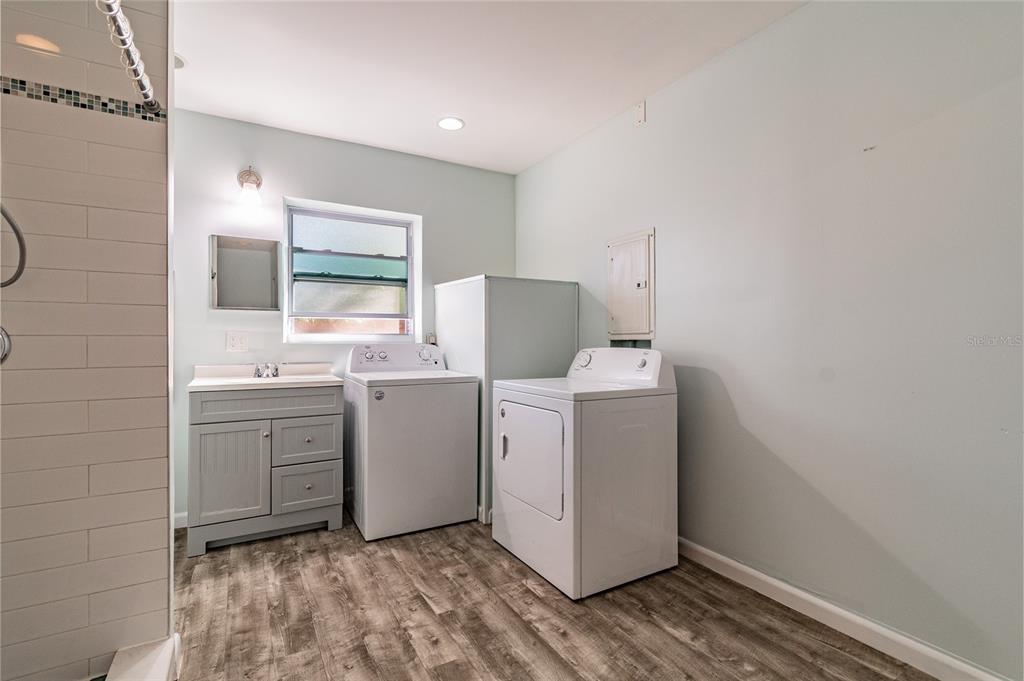 677 Oakwood Drive Dunedin, FL 34698 - Photo 21 of 31