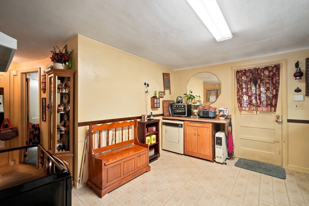 1258 Liberty Street Springfield, MA 01104 - Photo 13 of 32