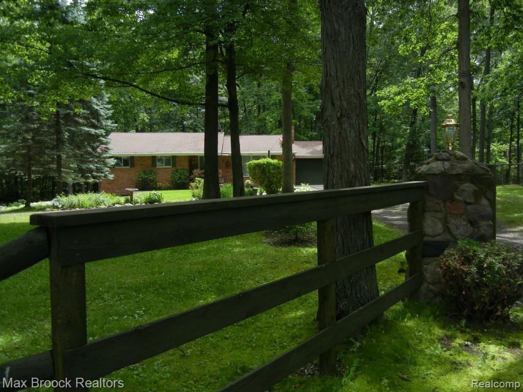 10400 Ellis Road Clarkston, MI 48348 - Photo 21 of 46 DSCN3498.jpg