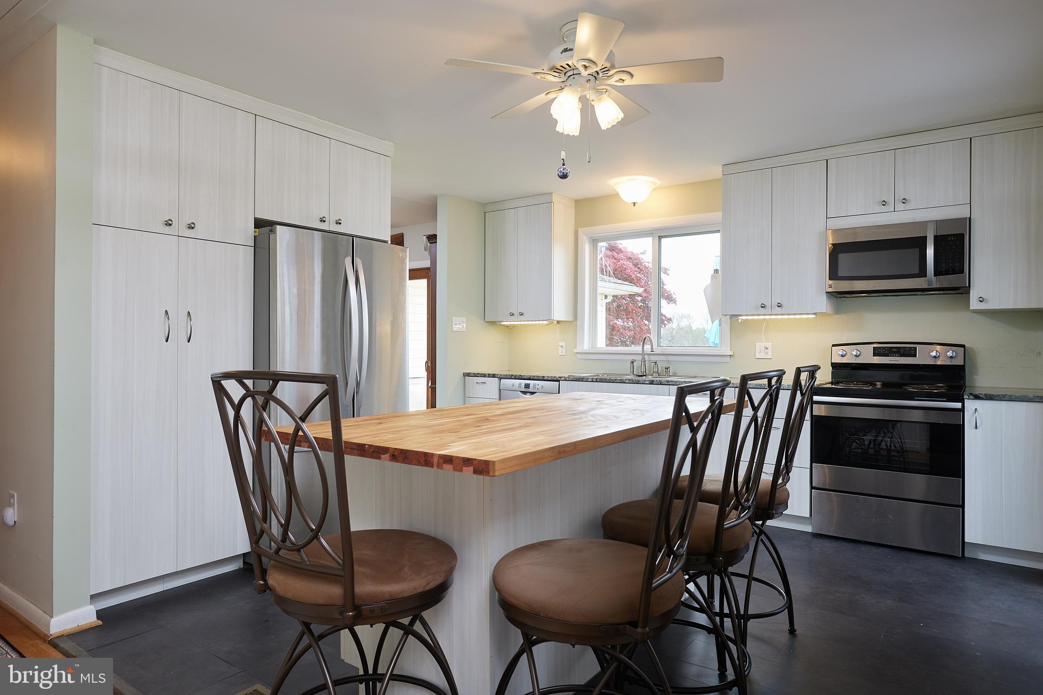 18925 Barnesville Road Dickerson, MD 20842 - Photo 32 of 61 Kitchen - recently renovated