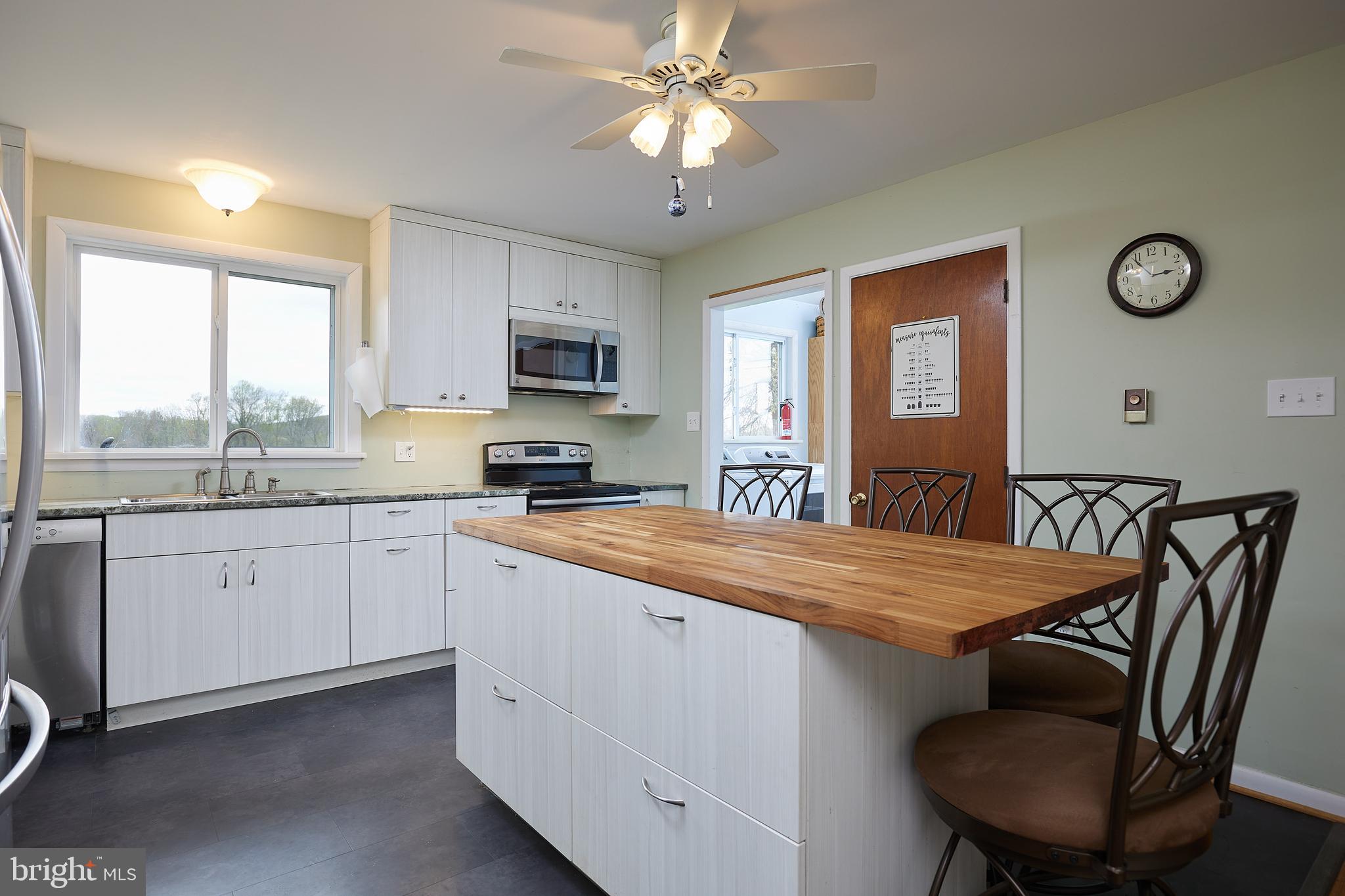 18925 Barnesville Road Dickerson, MD 20842 - Photo 33 of 61 Kitchen