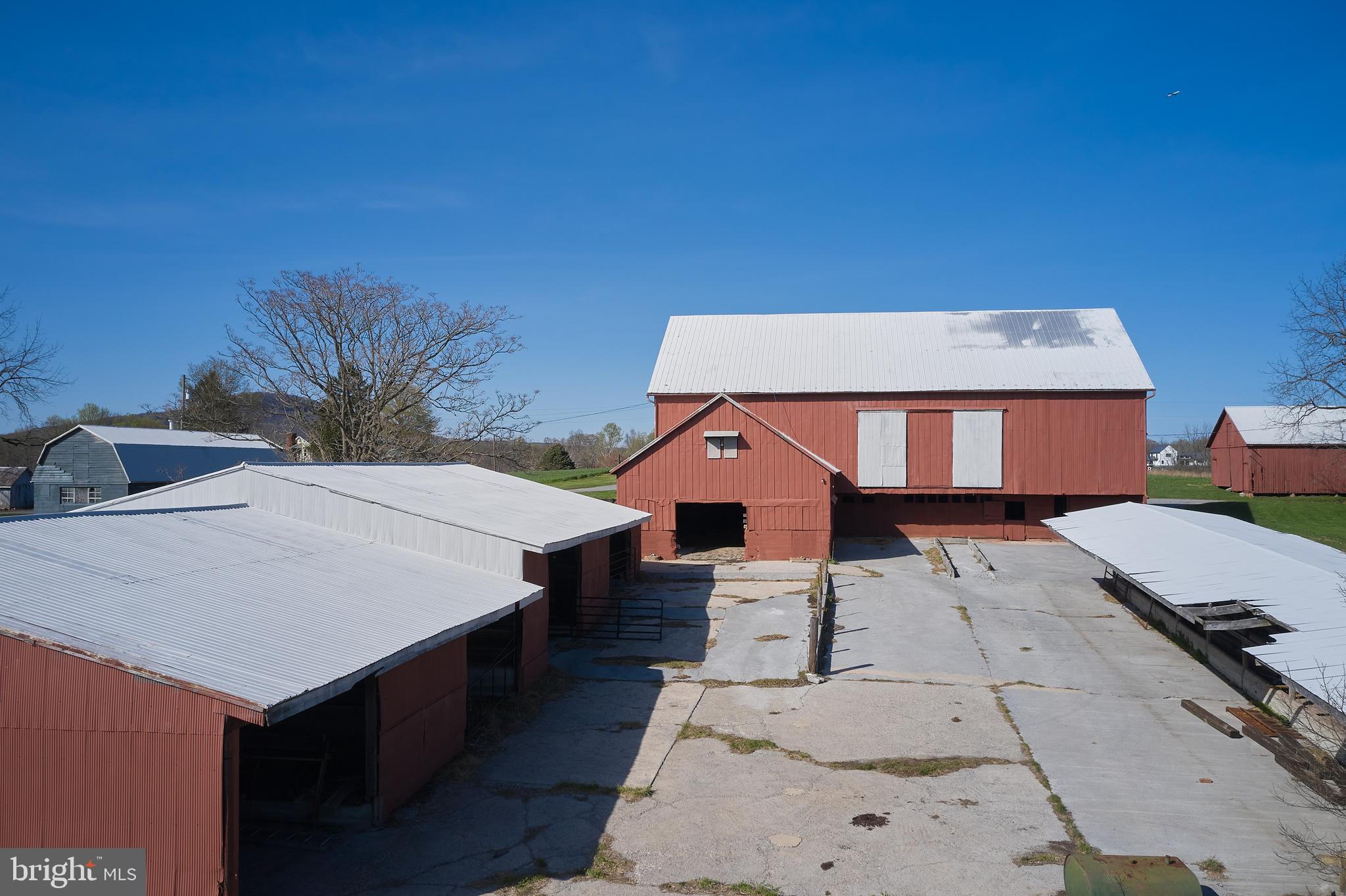 18925 Barnesville Road Dickerson, MD 20842 - Photo 48 of 61 Large bank barn with electric and water