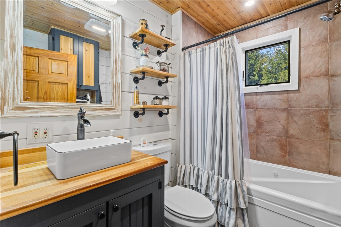 61 McAloon Street Pawtucket, RI 02861 - Photo 12 of 33