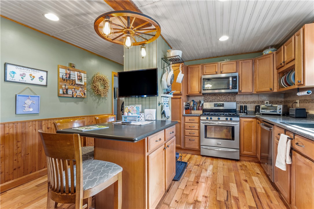 61 McAloon Street Pawtucket, RI 02861 - Photo 7 of 33