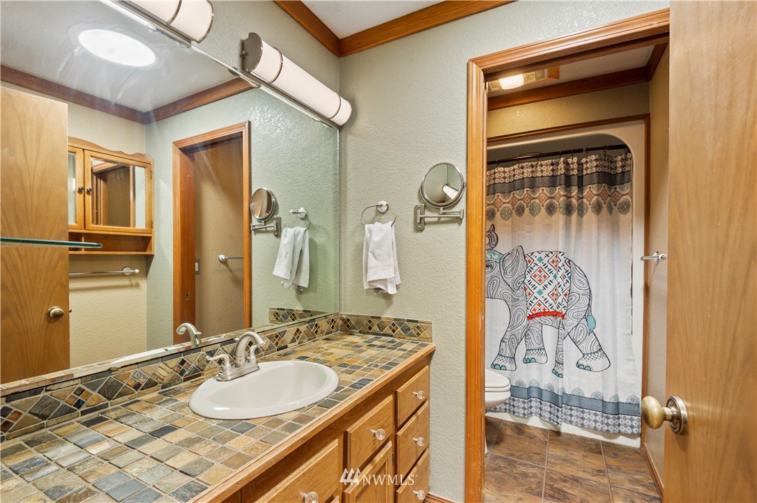240 East Phillips Lake Loop Road Shelton, WA 98584 - Photo 15 of 35 Gallery Image 15