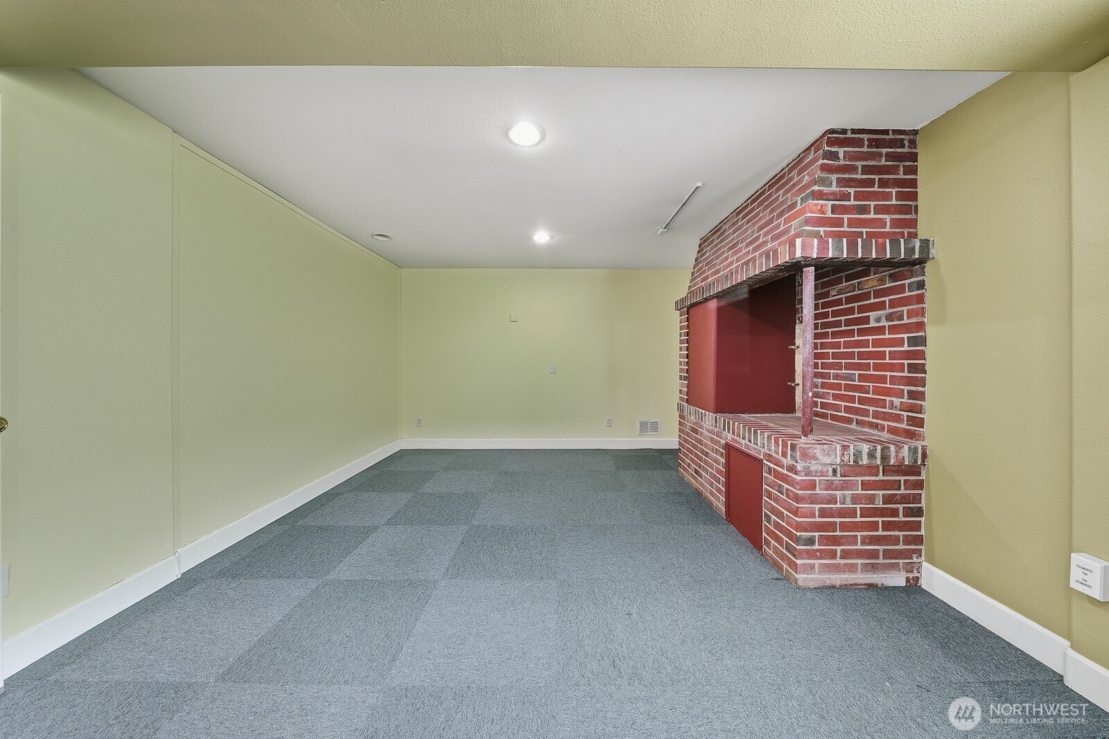 10516 East Riverside Drive Bothell, WA 98011 - Photo 15 of 35