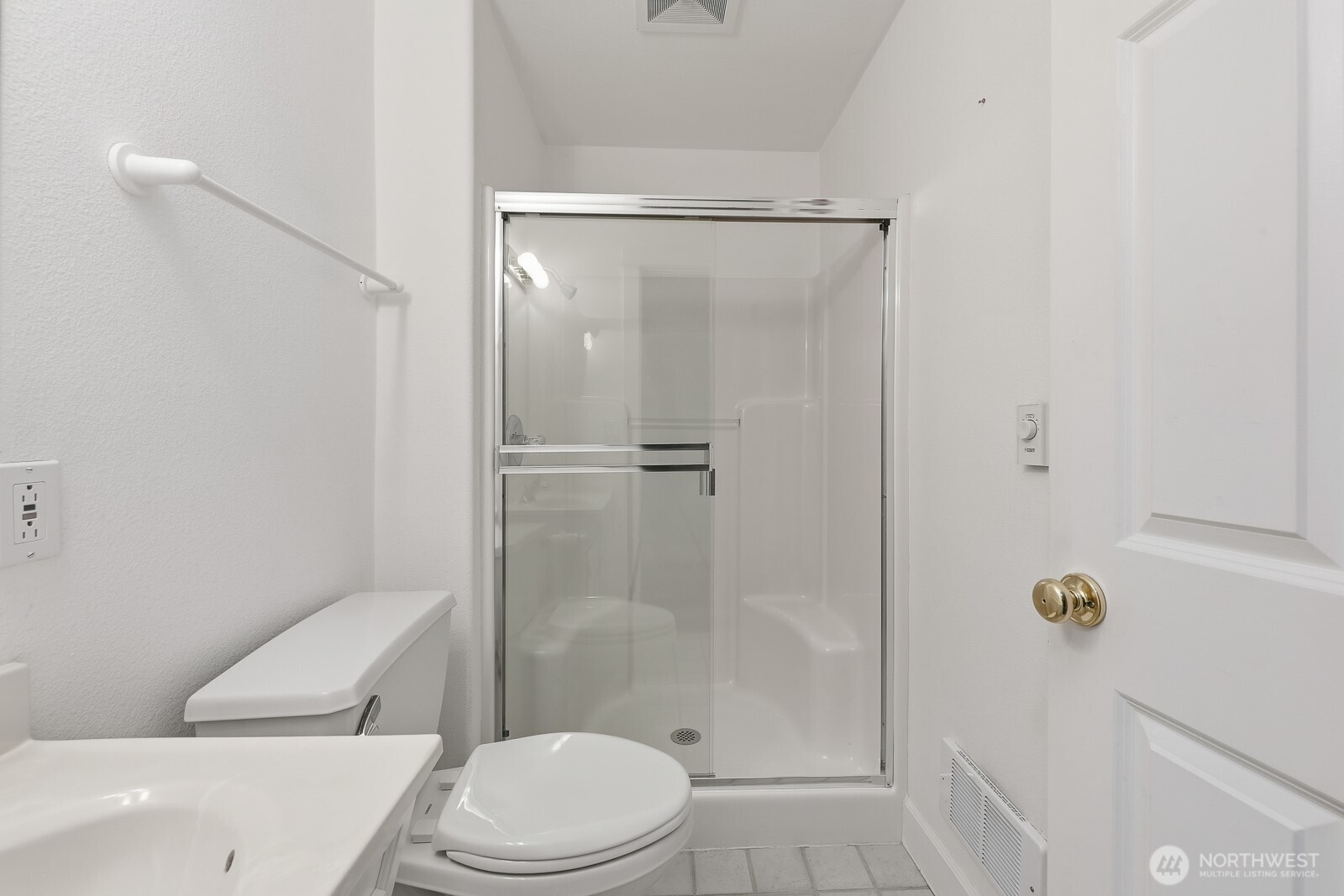 10516 East Riverside Drive Bothell, WA 98011 - Photo 18 of 35