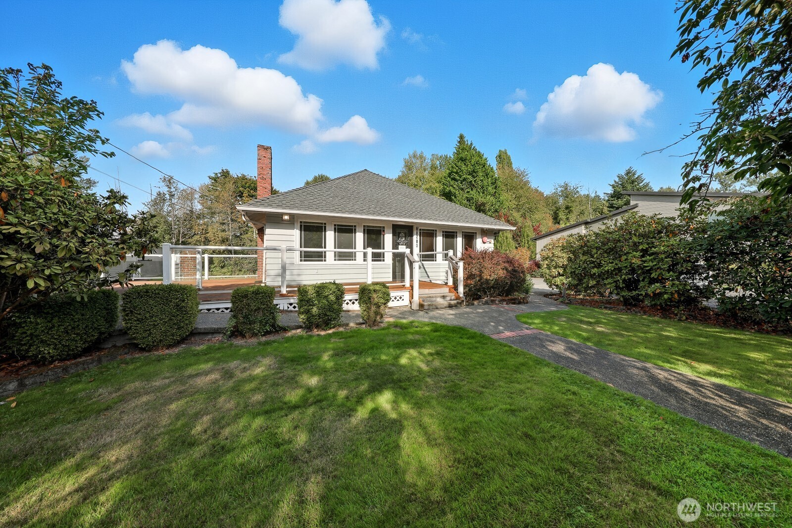 10516 East Riverside Drive Bothell, WA 98011 - Photo 19 of 35