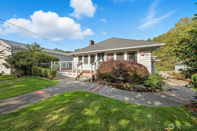 $1,500,000 | 10516 East Riverside Drive, Bothell, WA 98011