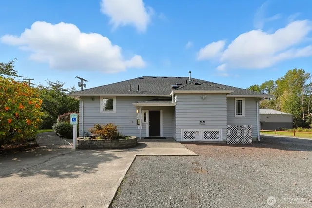 $1,500,000 | 10516 East Riverside Drive, Bothell, WA 98011