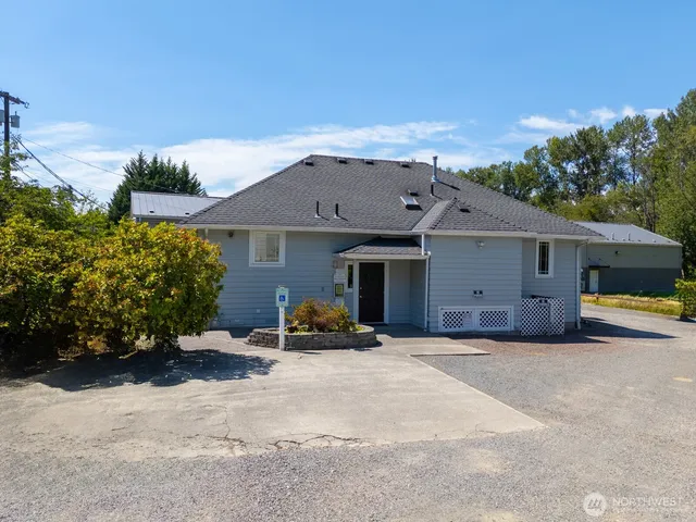 $1,500,000 | 10516 East Riverside Drive, Bothell, WA 98011