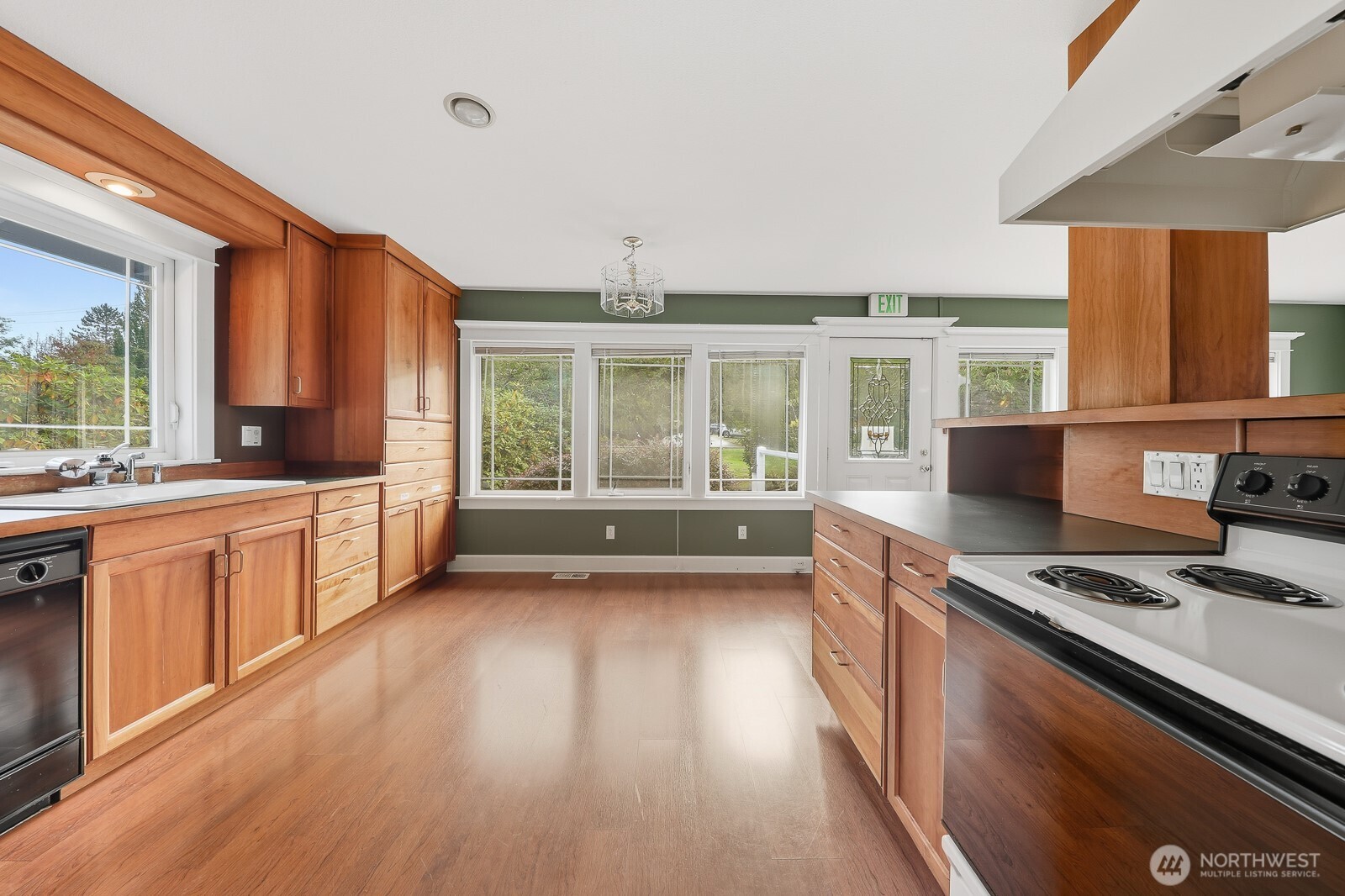 10516 East Riverside Drive Bothell, WA 98011 - Photo 5 of 35