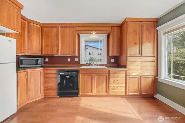 $1,500,000 | 10516 East Riverside Drive, Bothell, WA 98011