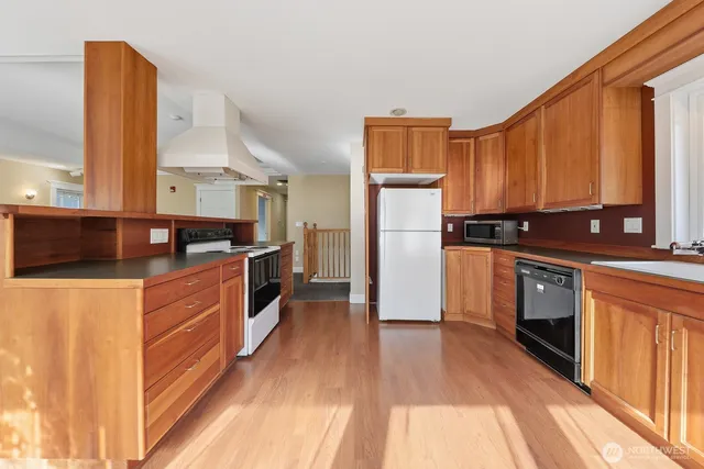 $1,500,000 | 10516 East Riverside Drive, Bothell, WA 98011