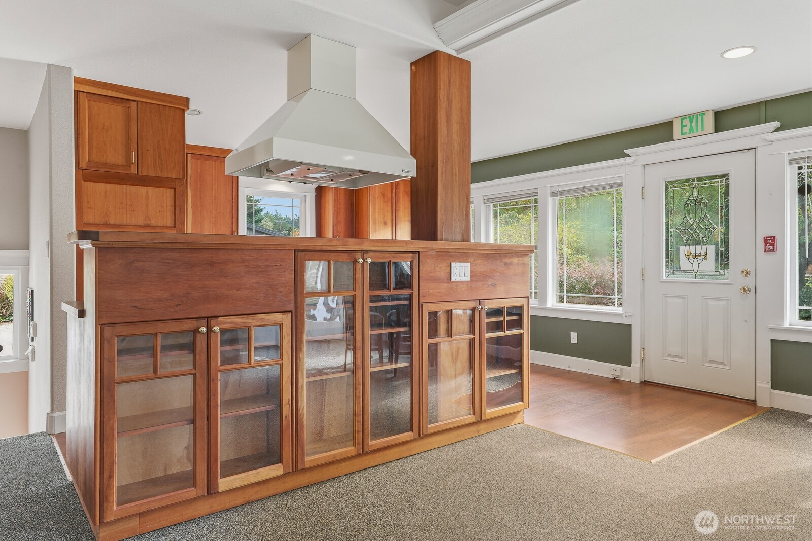 10516 East Riverside Drive Bothell, WA 98011 - Photo 9 of 35