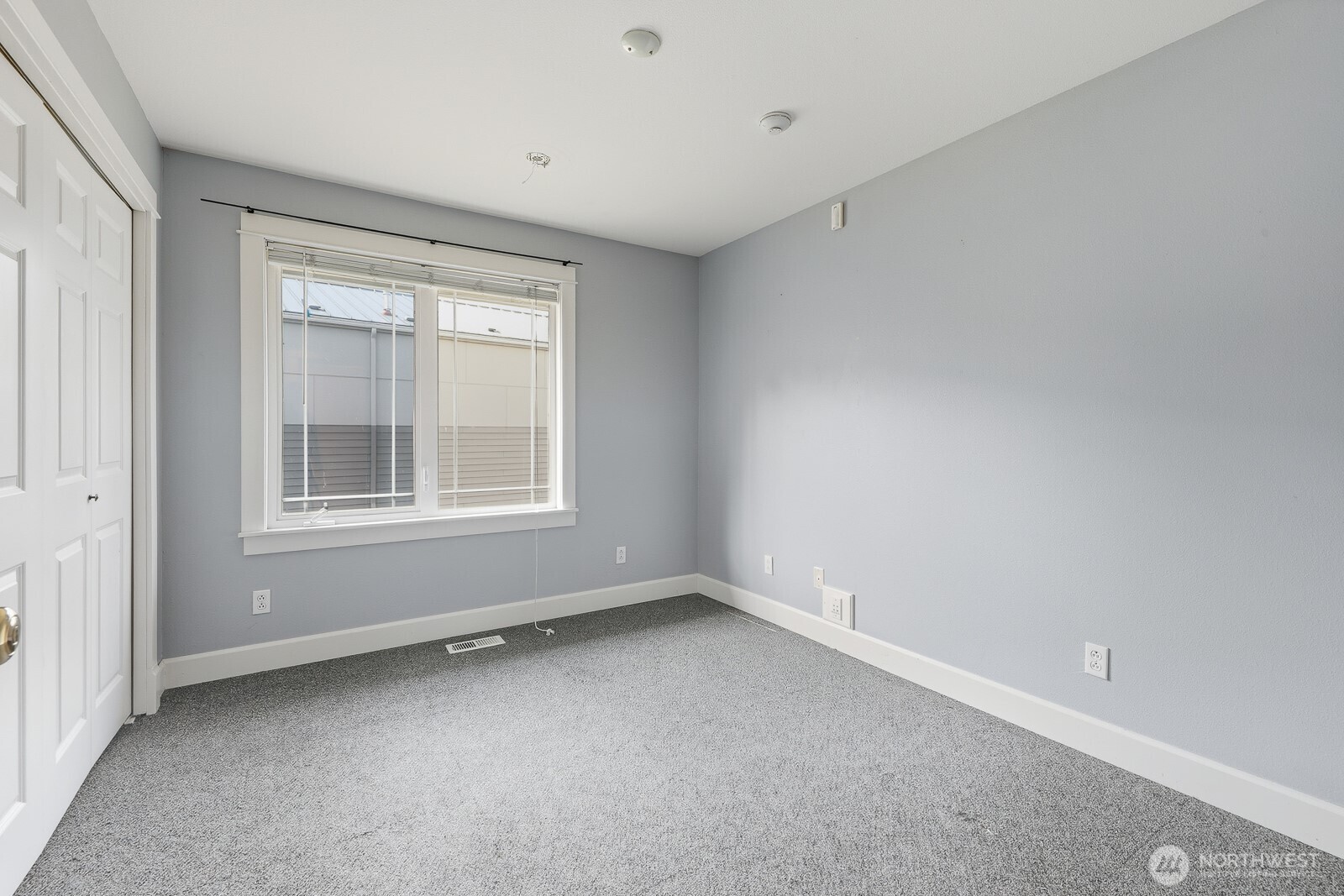 10516 East Riverside Drive Bothell, WA 98011 - Photo 10 of 35