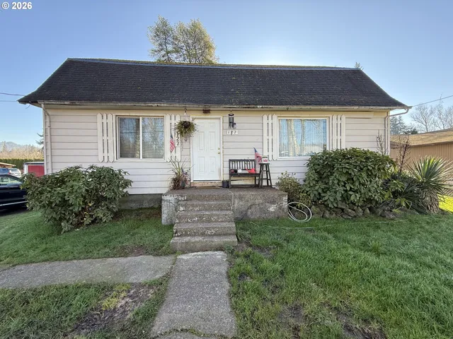 $199,900 | 127 Cowlitz Drive, Kelso, WA 98626