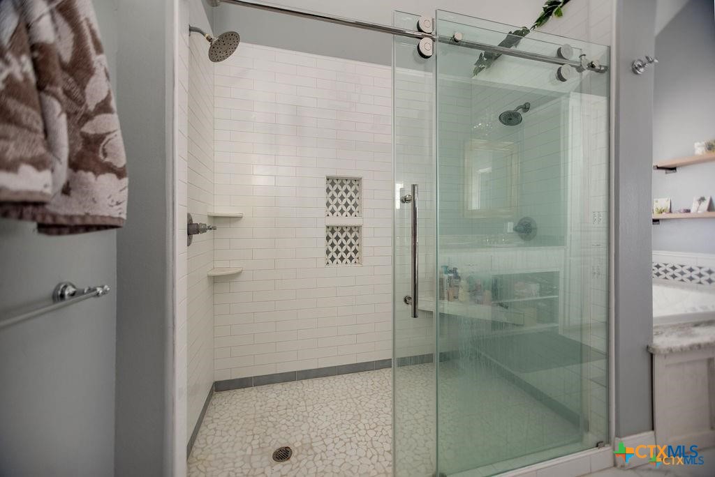 802 Mc Donald Road Port Lavaca, TX 77979 - Photo 28 of 45 a bathroom with a glass shower door