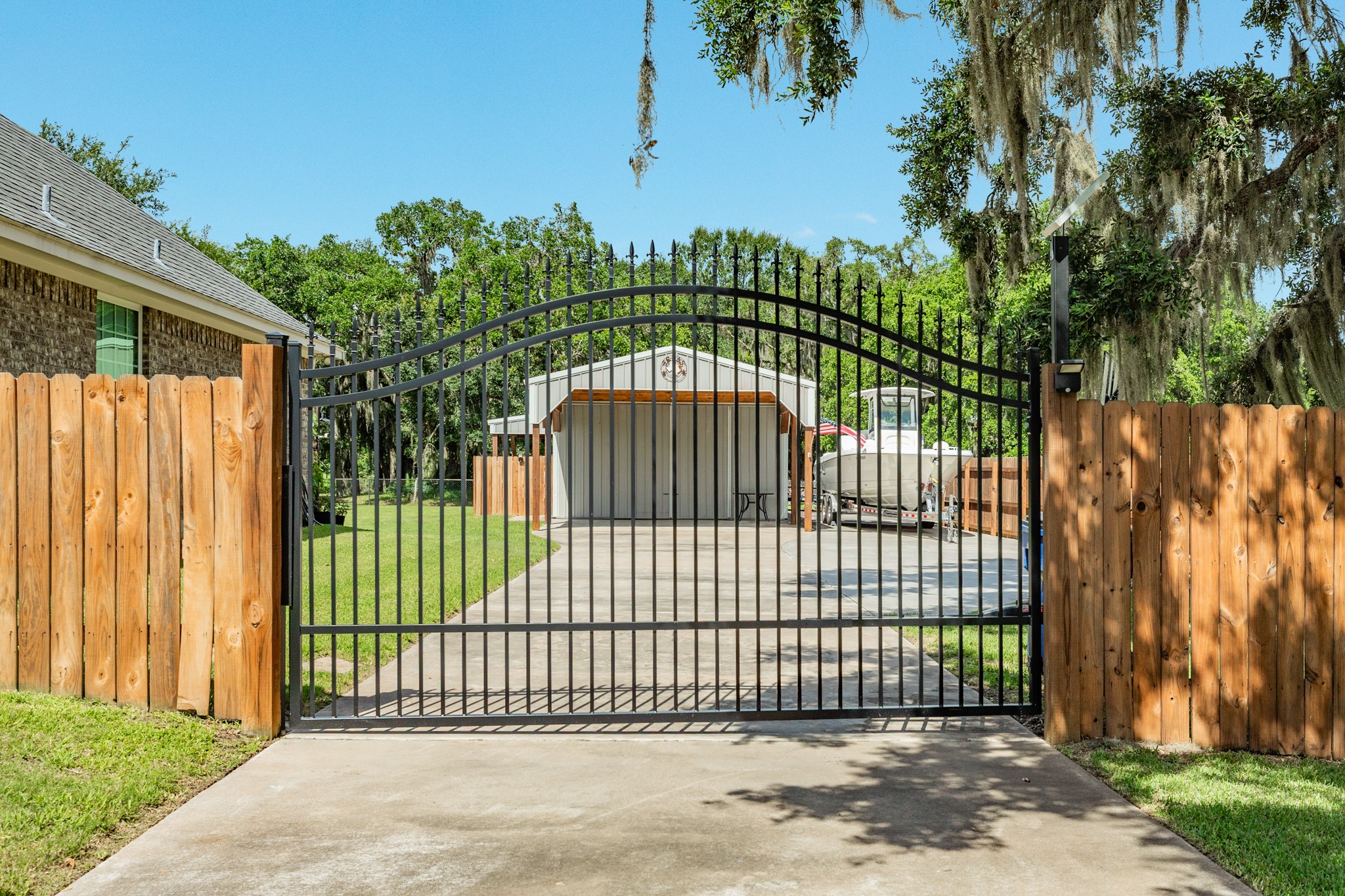 1208 Bronco Trail Angleton, TX 77515 - Photo 5 of 46