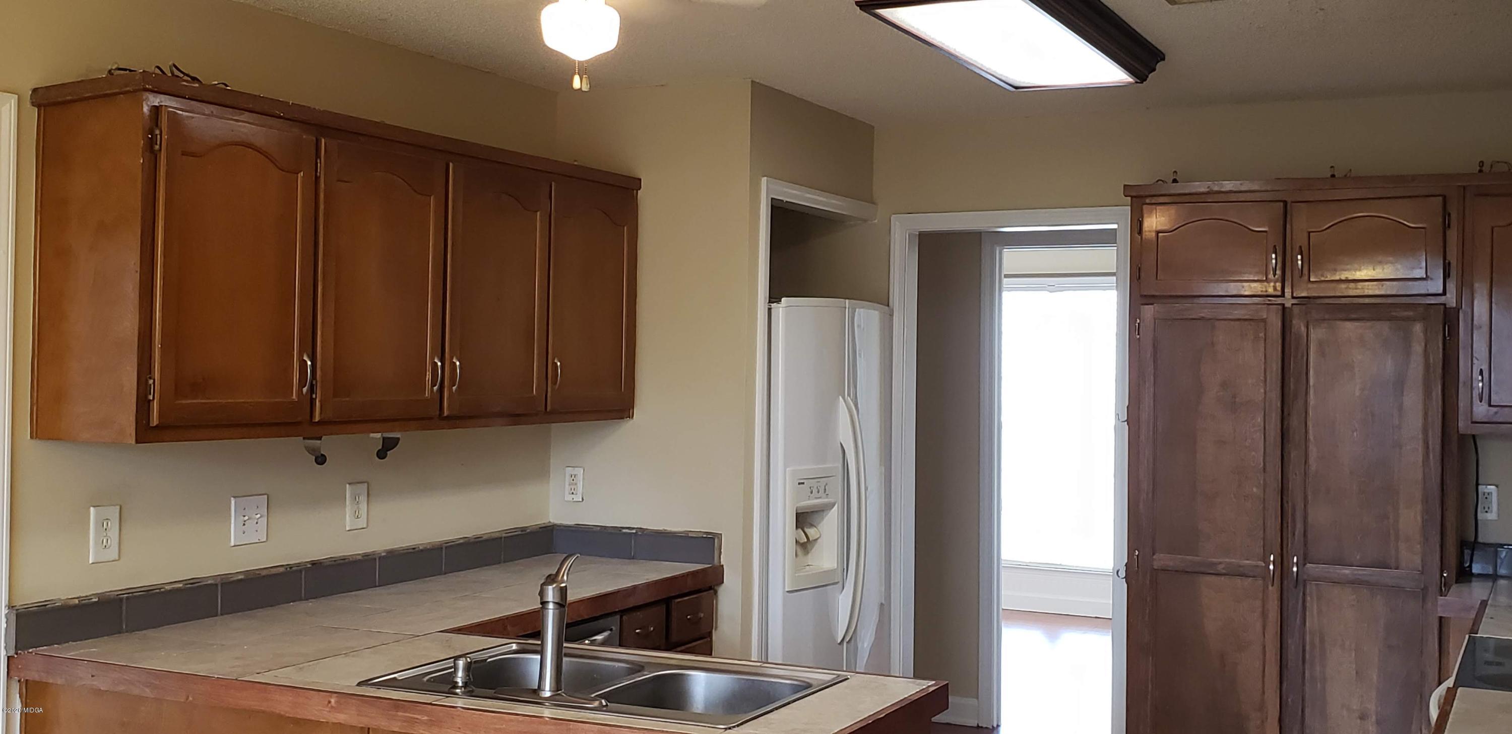 515 Amanda Way Macon, GA 31216 - Photo 14 of 33 a kitchen with stainless steel appliances granite countertop a refrigerator and a sink