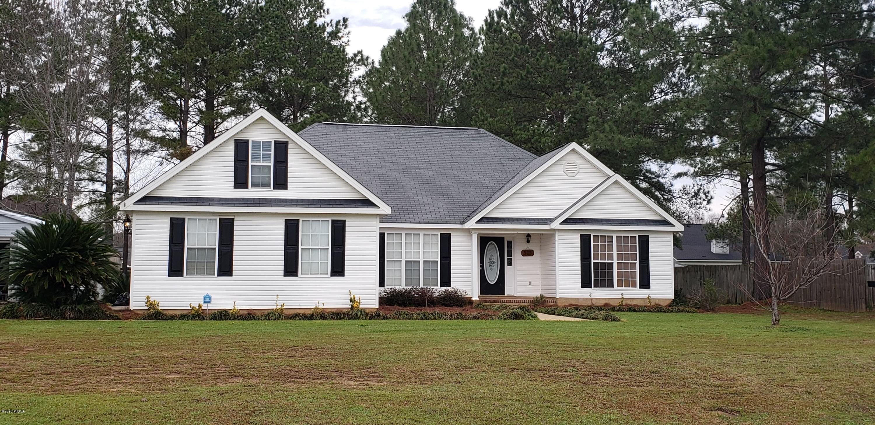 515 Amanda Way Macon, GA 31216 - Photo 3 of 33 a front view of a house with a garden