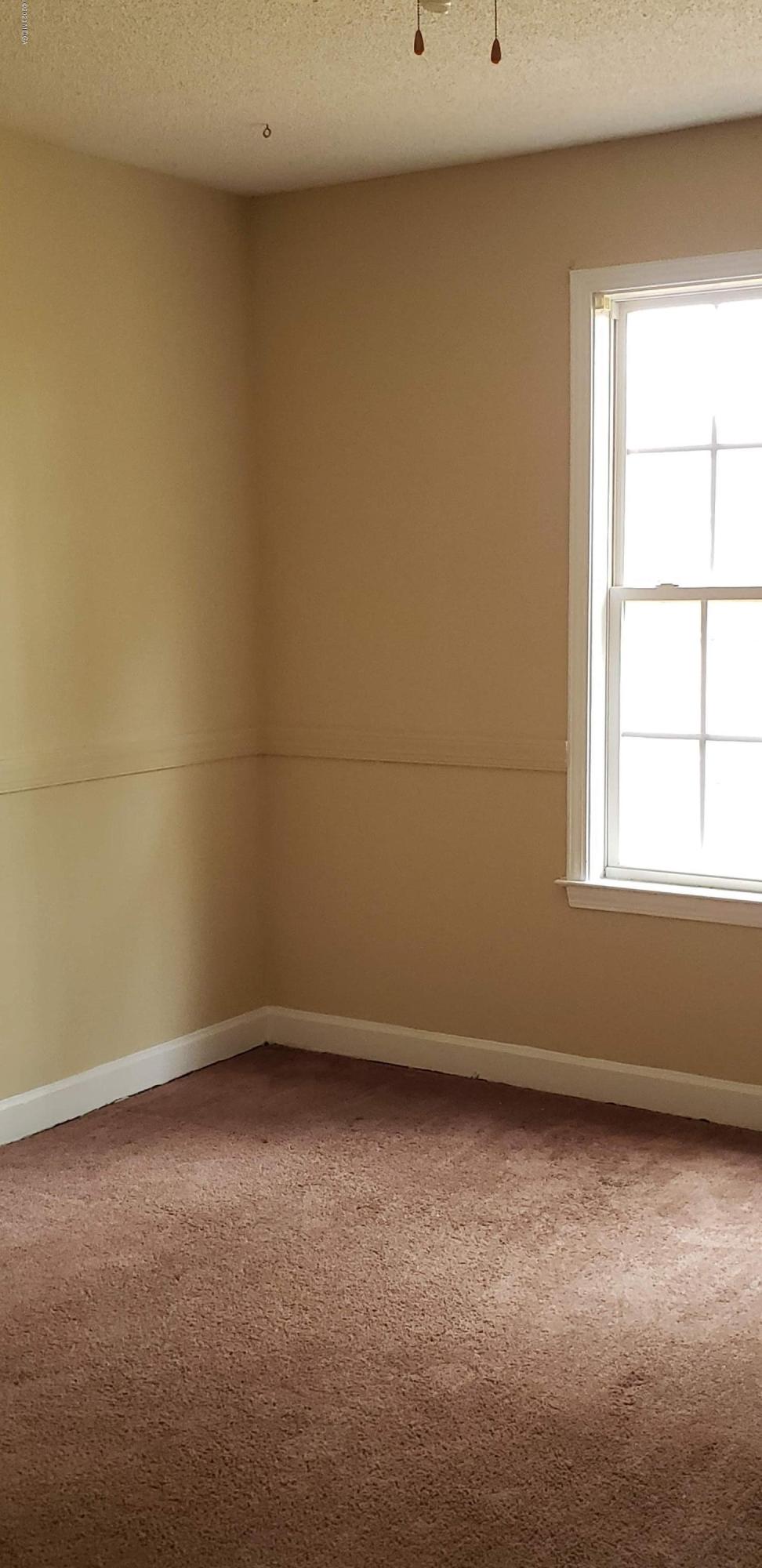 515 Amanda Way Macon, GA 31216 - Photo 22 of 33 an empty room with a window