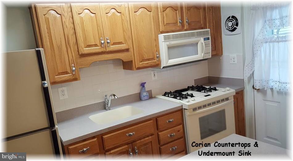 8308 Dalesford Road Baltimore, MD 21234 - Photo 10 of 25 Solid oak cabinets & Corian countertops.