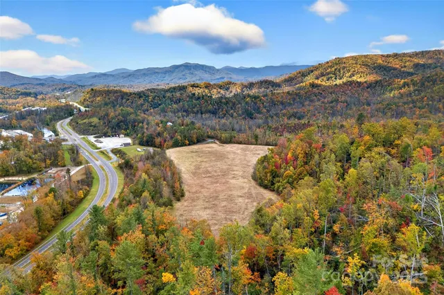 a view of a houses with a yard