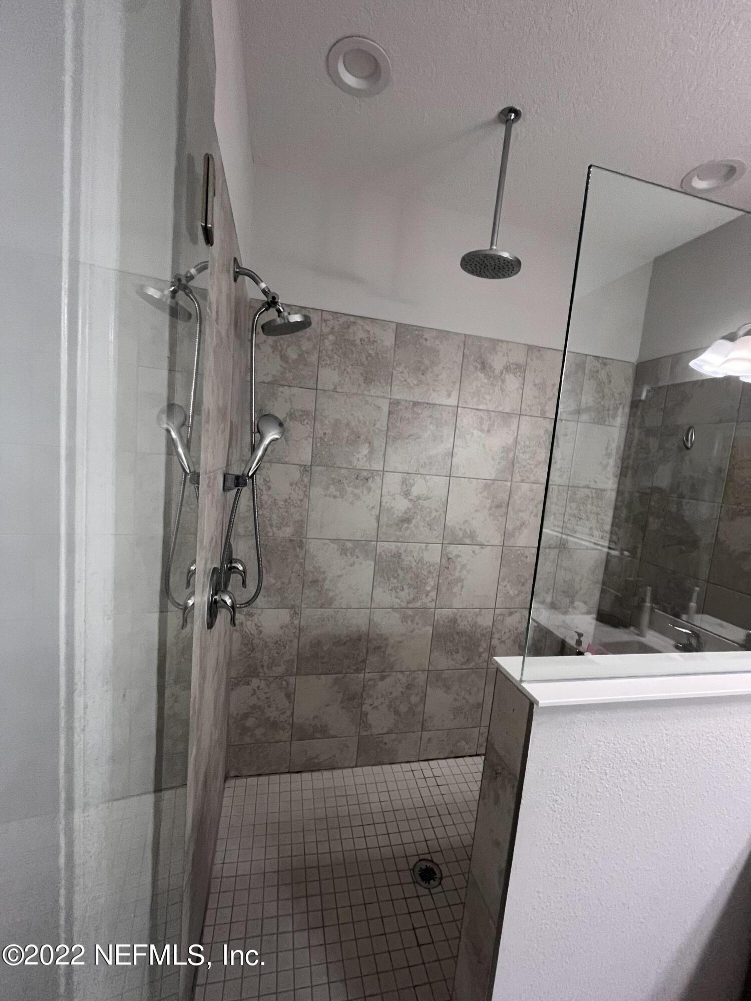 171 Ferndale Way St. Augustine, FL 32092 - Photo 17 of 35 a bathroom with a shower
