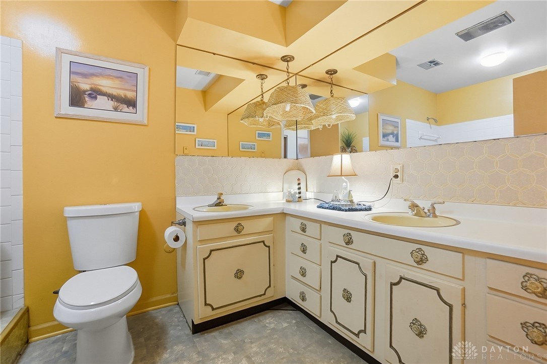 6445 Heffner Road Tipp City, OH 45371 - Photo 23 of 34 Hall Bath