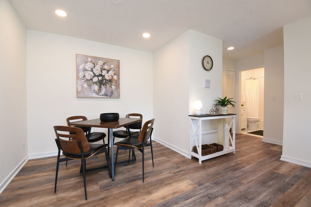 10357 Dearlove Road, Unit 1J Glenview, IL 60025 - Photo 6 of 25 Gallery Image 6