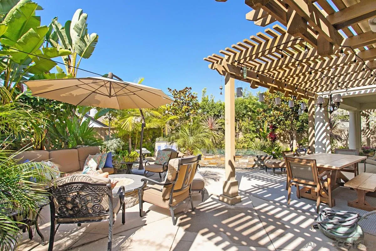 1938 Sheridan Road Encinitas, CA 92024 - Photo 8 of 14 a patio with tables and chairs