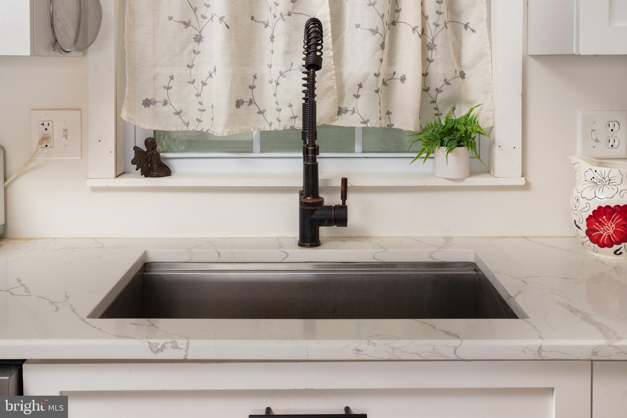 372 Route 526 Road Cream Ridge, NJ 08514 - Photo 11 of 39