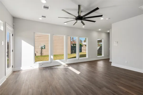 $2,300 | 8430 Grandview Street, Houston, TX 77051