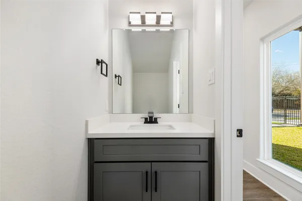 $2,300 | 8430 Grandview Street, Houston, TX 77051