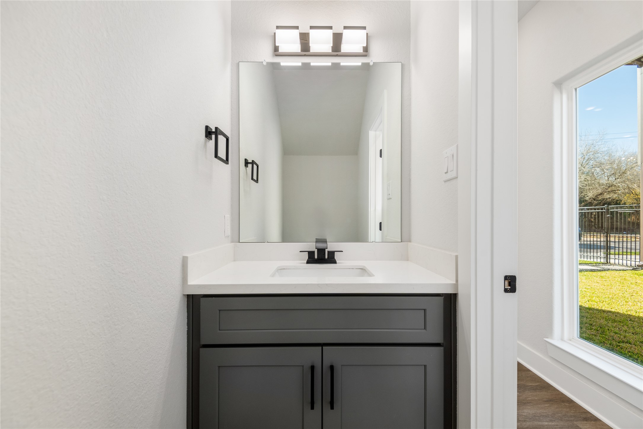 8430 Grandview Street Houston, TX 77051 - Photo 15 of 30